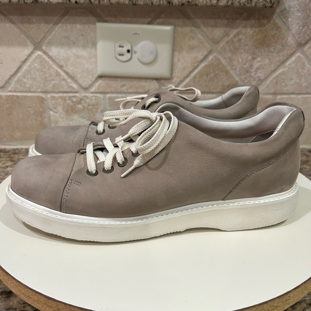Men’s Sam Hubbard leather sneakers size 8